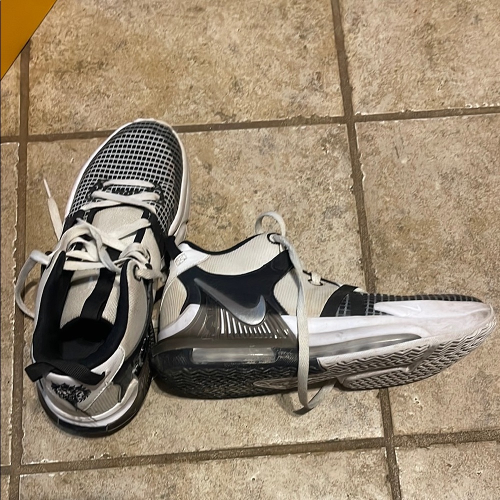 Nike Black and White Athletic Shoes